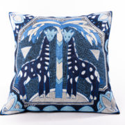 Coussin brodé girafe bleu ASbyAS