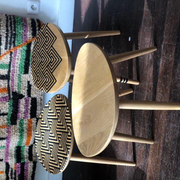 Jeu 3 Tables basses tripodes bois et motif Zulu noir ASBYAS design Cape Town#1